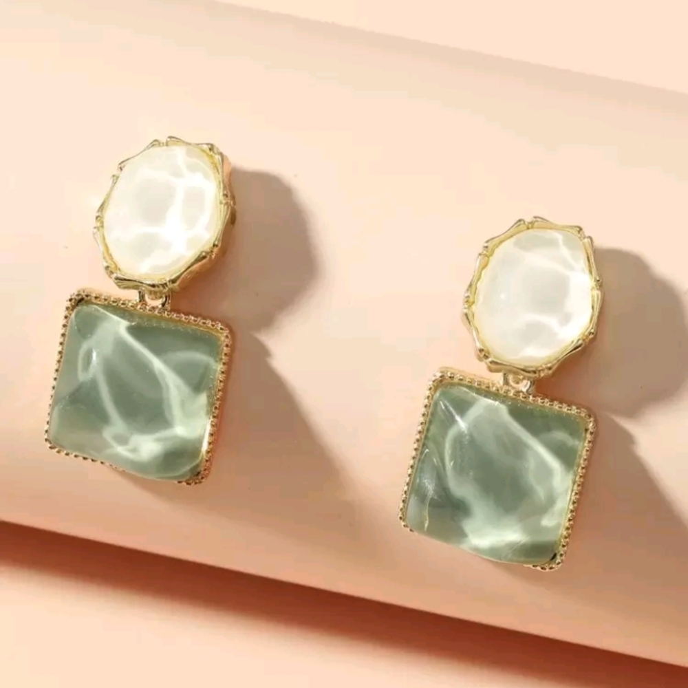 Elegant Gold and Green Earrings